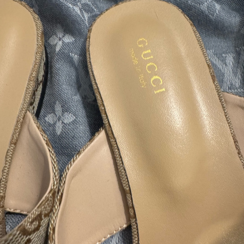Gucci Tan and Gold Sandals with Horsebit Detail - Picture 3 of 6